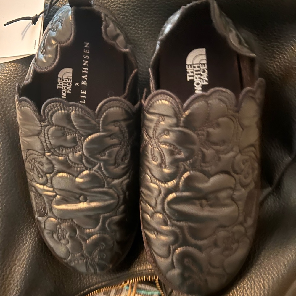 LIMITED EDITION Cecilie Bahnsen x The North Face Black Floral Design - Picture 5 of 5
